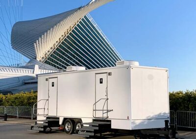 The Ruby Luxury 7-Station trailer was at the Milwaukee Art Museum during auditions of a certain, "popular singing contest". #Where'sArnold